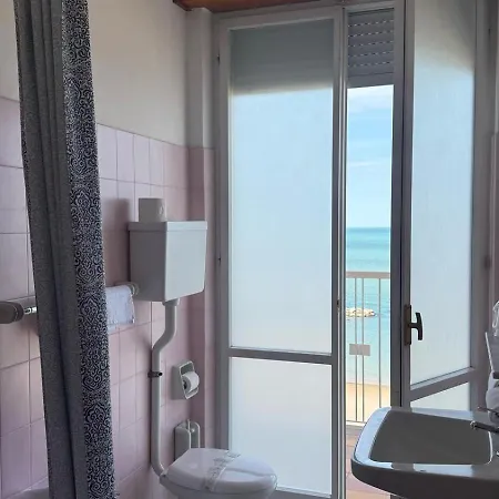 Hotel Diplomat Marine Cattolica Exterior foto