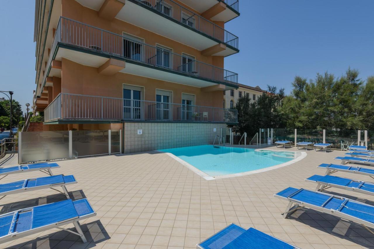 Diplomat Marine Hotel 3*