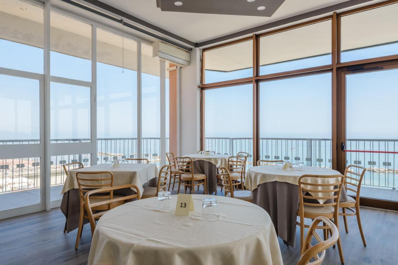 Diplomat Marine Hotel 3*